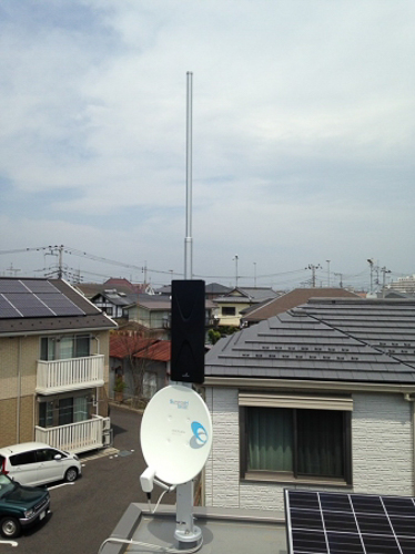 スッキリポールに設置したデザインアンテナとBS/CSアンテナ