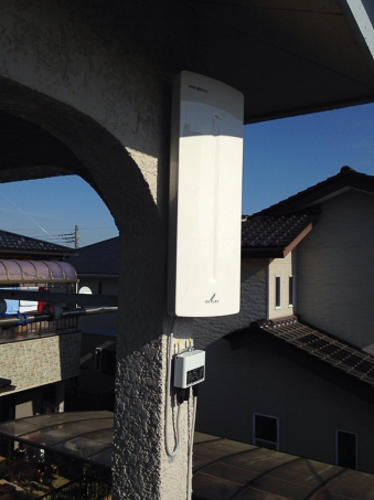 外壁に取り付けたデザインアンテナ