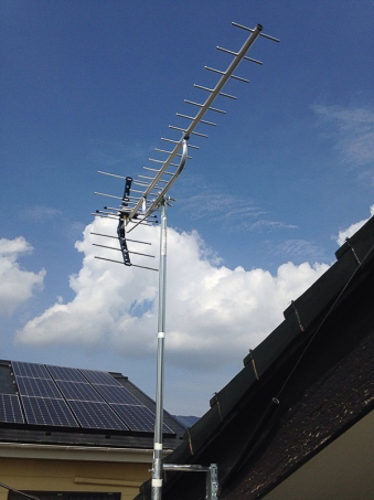 破風板に取り付けたUHFアンテナ