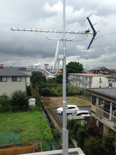スッキリポールに設置したUHFアンテナとBS/CSアンテナ