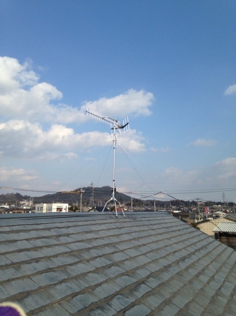 屋根上に設置したUHFアンテナ