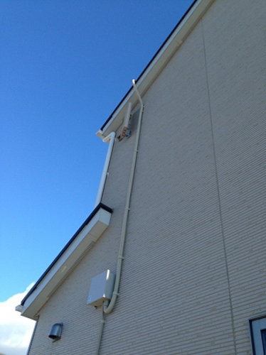 デザインアンテナを外壁に取り付けた戸建住宅