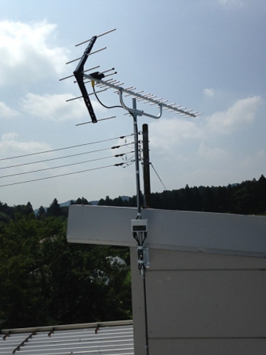 破風板に取り付けたUHFアンテナ