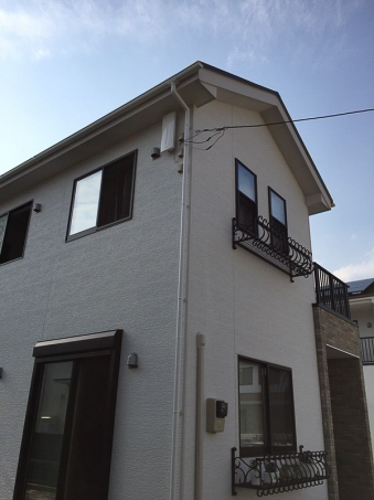 デザインアンテナを外壁に取り付けた戸建住宅