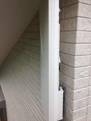 外壁に取り付けたデザインアンテナ