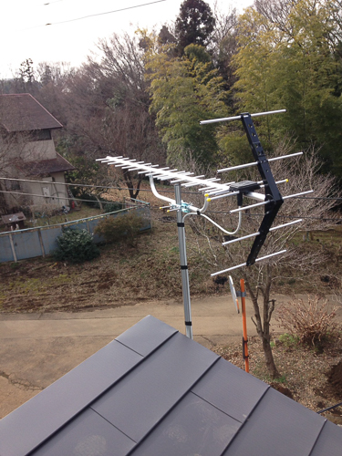 破風板に取り付けたUHFアンテナ