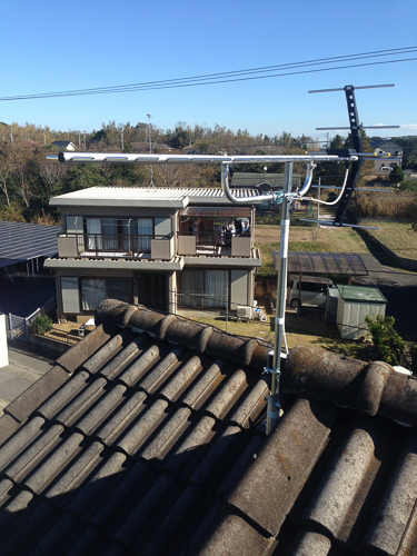 破風板に取り付けたUHFアンテナ