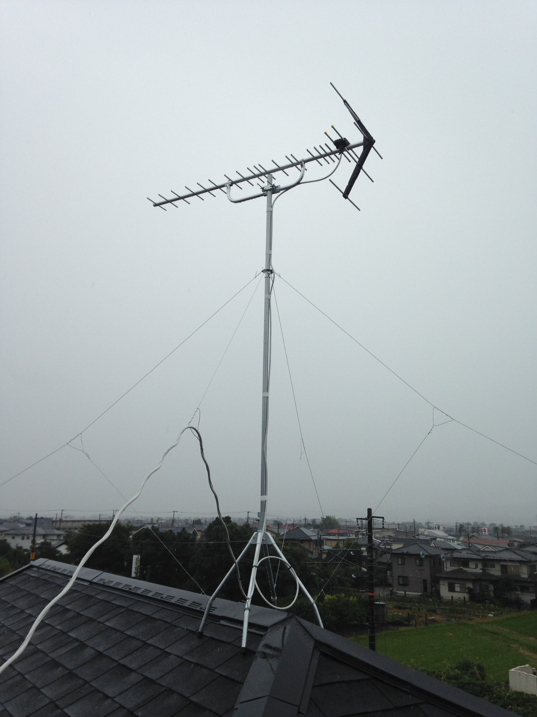 八木式アンテナの屋根上設置
