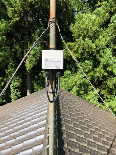 屋根上に設置したブースター