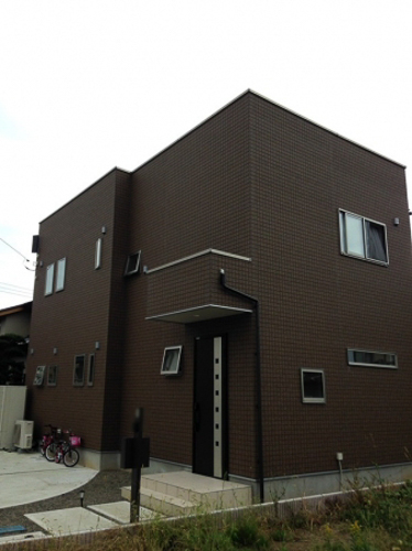 デザインアンテナを設置した戸建住宅