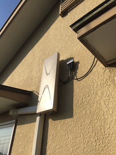 外壁に取り付けたデザインアンテナ