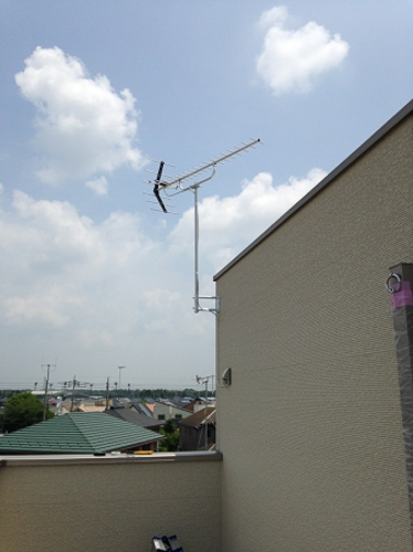 外壁に取り付けたUHFアンテナ
