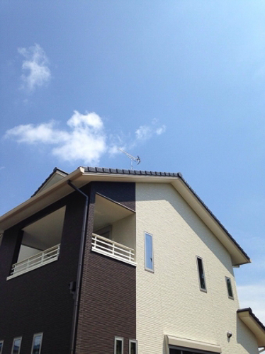 UHFアンテナを設置した戸建住宅
