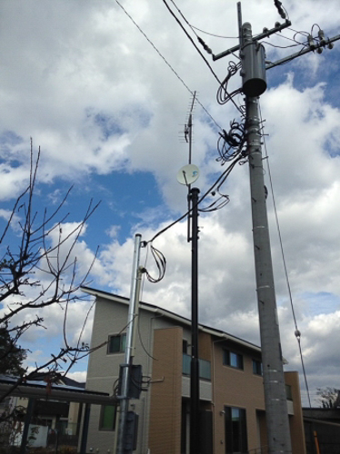スッキリポールに設置したUHFアンテナとBS/CSアンテナ