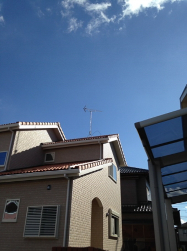 UHFアンテナを設置した戸建住宅