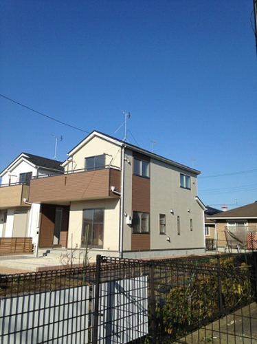 UHFアンテナを設置した戸建住宅