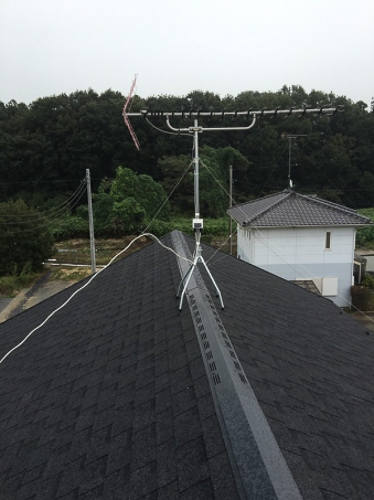 屋根上に設置したUHFアンテナ