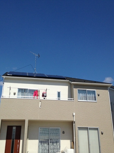 UHFアンテナを設置した戸建住宅