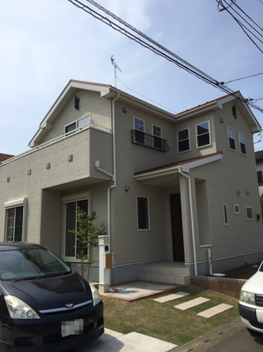 UHFアンテナを設置した戸建住宅