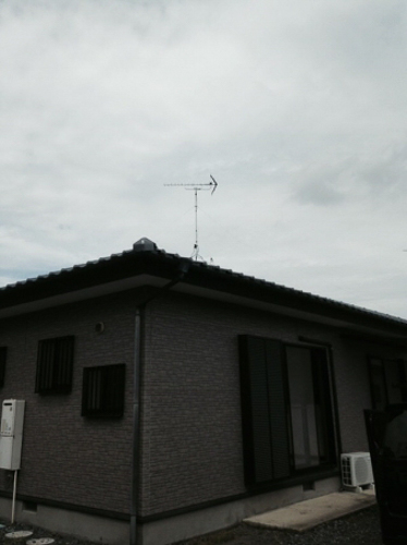 UHFアンテナを設置した戸建住宅