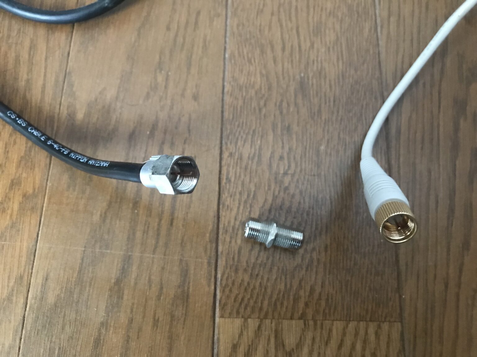 テレビの線がない部屋に延長は可能？繋ぎ方や隠し方をご紹介 アンテナBlog 株式会社電翔