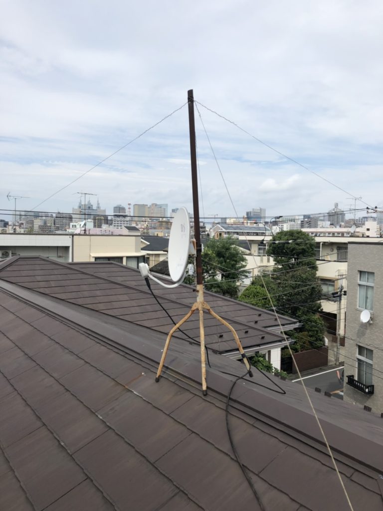 屋根上のBS/CSアンテナ