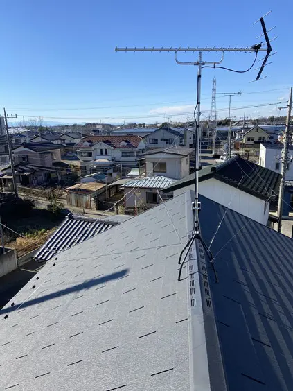 屋根上の八木式アンテナ